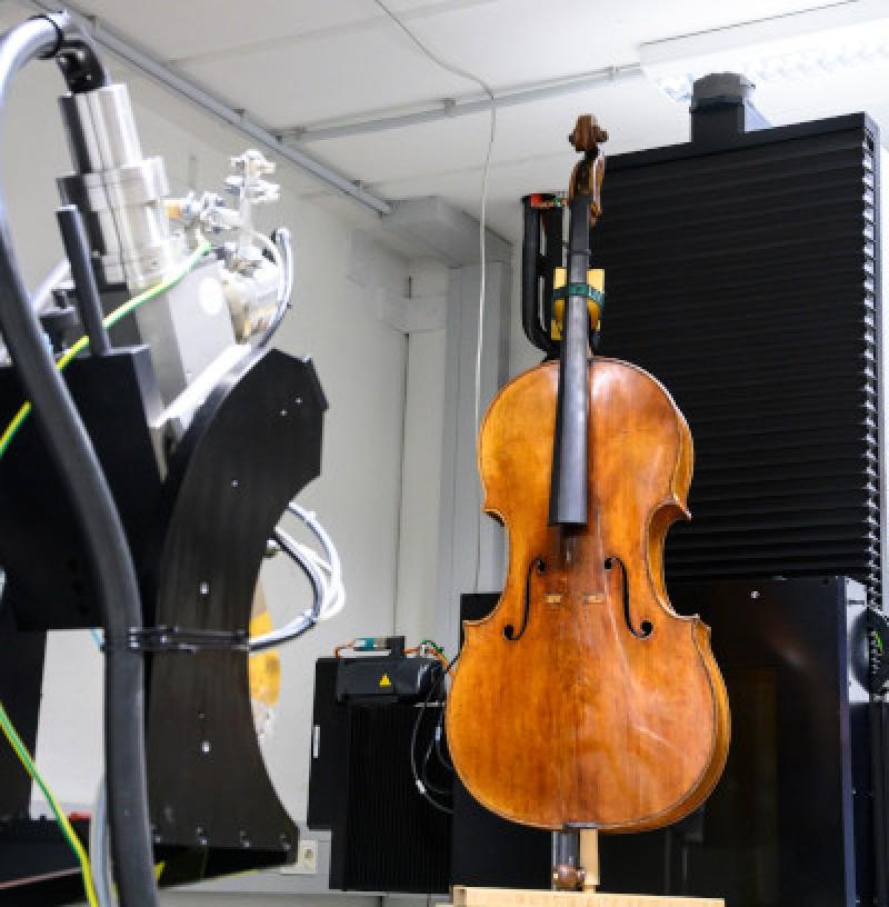 Stradivari-Cello im CT